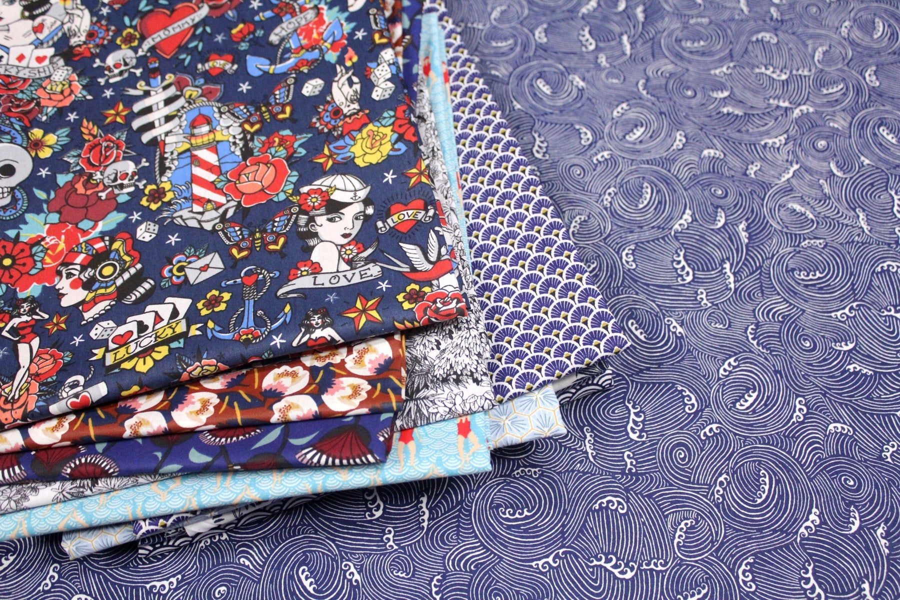 Nous sommes dingues de bleu ! Les tissus aux nuances de bleu, blue, blau, azul, blu et ao ! 💙 - tissuspipi.com