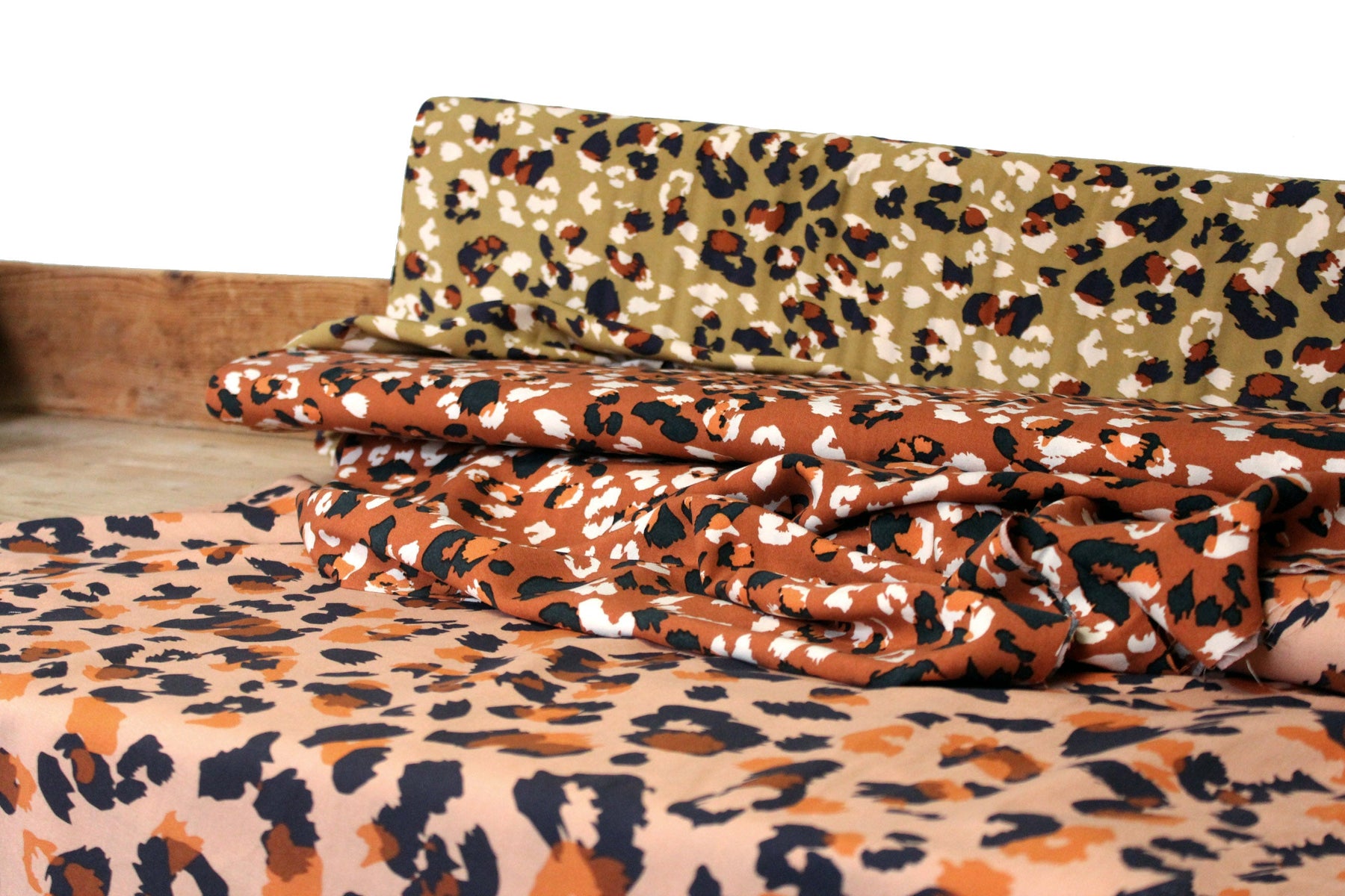 Collection des tissus léopard, panthère, motifs animaliers : le grand arrivage - tissuspipi.com