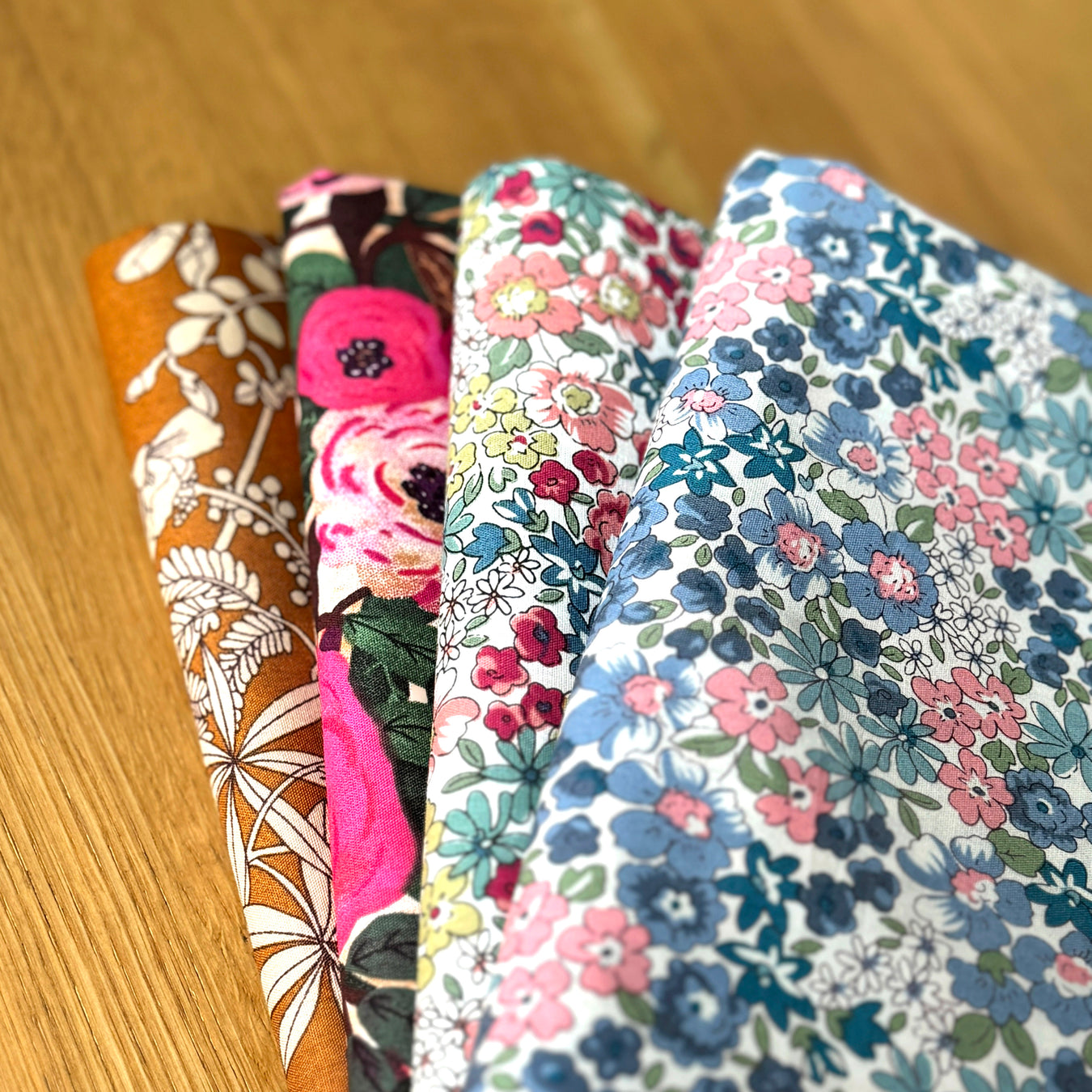 Collection des tissus fleuris VICTOIRE, LOUIS, SUZANNE... - tissuspipi.com