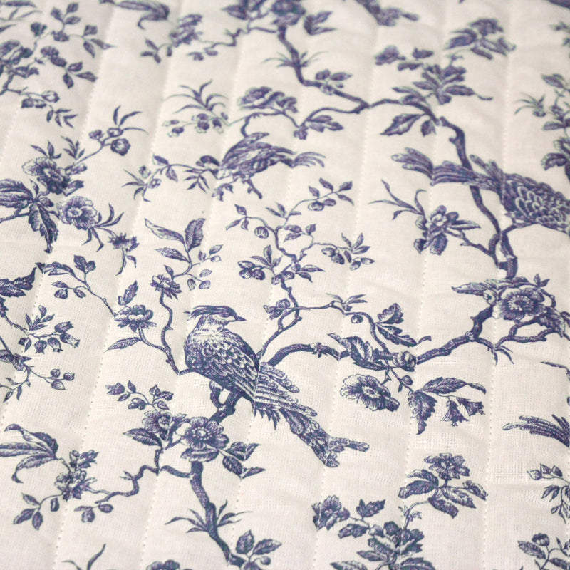 Tissu matelassé TOILE DE JOUY : trois motifs, deux couleurs, cinq tissus ! - tissuspipi.com