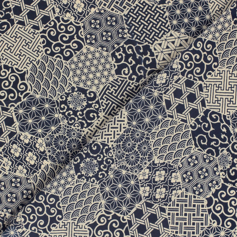 Tissu coton fin, Motifs japonais Asanoha, Seigaiha et Kikkō écru & indigo - STANDARD 100 OEKO - TEX - tissuspipi.com