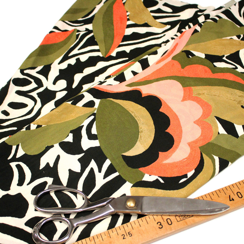 Tissu viscose fluide COMPORTA, motif graphique noir blanc, fleuri vert rose corail - Fabrication française - tissuspipi.com