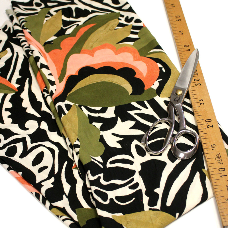 Tissu viscose fluide COMPORTA, motif graphique noir blanc, fleuri vert rose corail - Fabrication française - tissuspipi.com
