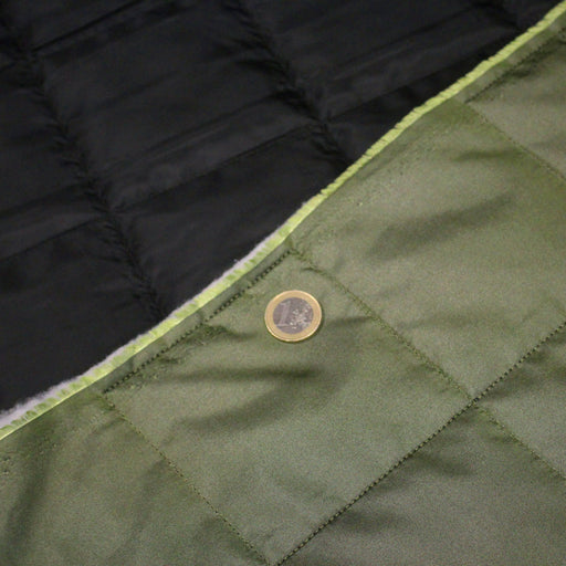Tissu matelassé recto vert kaki, verso noir - Fabrication italienne - tissuspipi.com