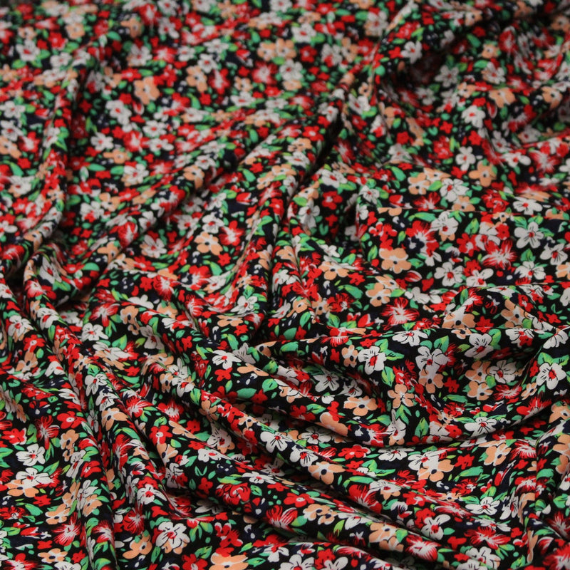 Tissu Viscose fluide fleuri rouge blanc vert et corail - tissuspipi.com