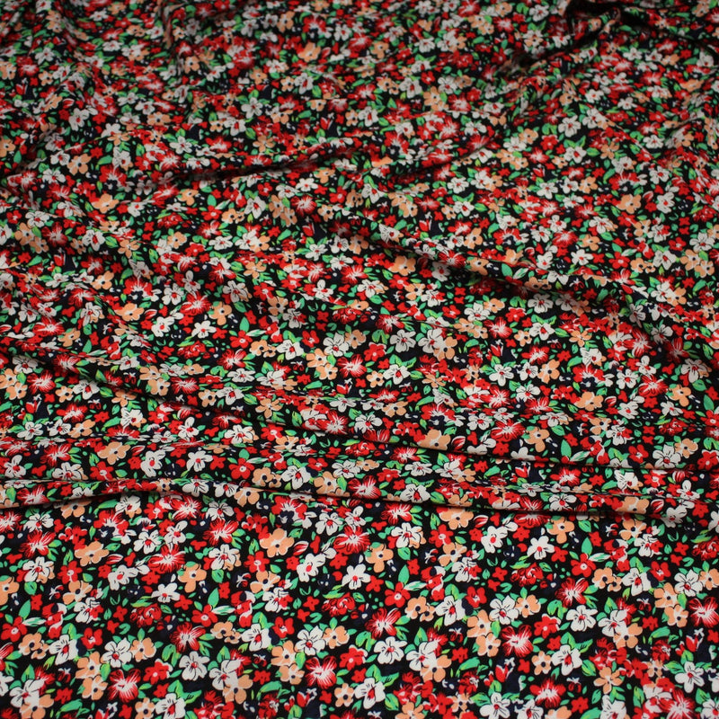 Tissu Viscose fluide fleuri rouge blanc vert et corail - tissuspipi.com