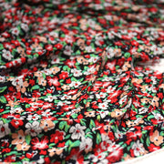 Tissu Viscose fluide fleuri rouge blanc vert et corail - tissuspipi.com