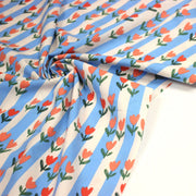 Tissu cotonnade Rayures blanc cassé et bleues aux tulipes roses et rouges - OEKO - TEX STANDARD 100 - tissuspipi.com