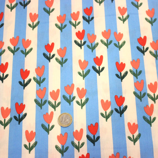 Tissu cotonnade Rayures blanc cassé et bleues aux tulipes roses et rouges - OEKO - TEX STANDARD 100 - tissuspipi.com