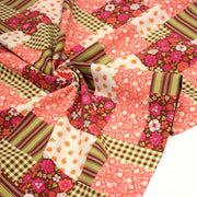Tissu cotonnade motif patchwork imprimé floral et multicolore, tons roses, verts marrons, écrus - OEKO - TEX STANDARD 100 - tissuspipi.com