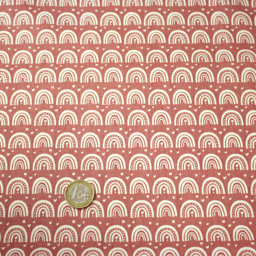 Tissu popeline coton rose indien aux arcs en ciel dessinés blancs - tissuspipi.com