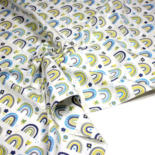 Tissu popeline coton blanc aux arcs en ciel verts bleus et jaunes - tissuspipi.com