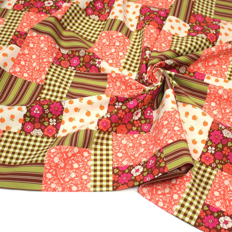 Tissu cotonnade motif patchwork imprimé floral et multicolore, tons roses, verts marrons, écrus - OEKO - TEX STANDARD 100 - tissuspipi.com
