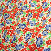 Tissu cotonnade aux fleurs graphiques rouges, bleues, vertes, fond écru - OEKO - TEX STANDARD 100 - tissuspipi.com