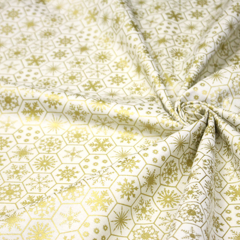 Tissu coton NOËL écru aux hexagones & étoiles des neiges dorés - OEKO - TEX - tissuspipi.com