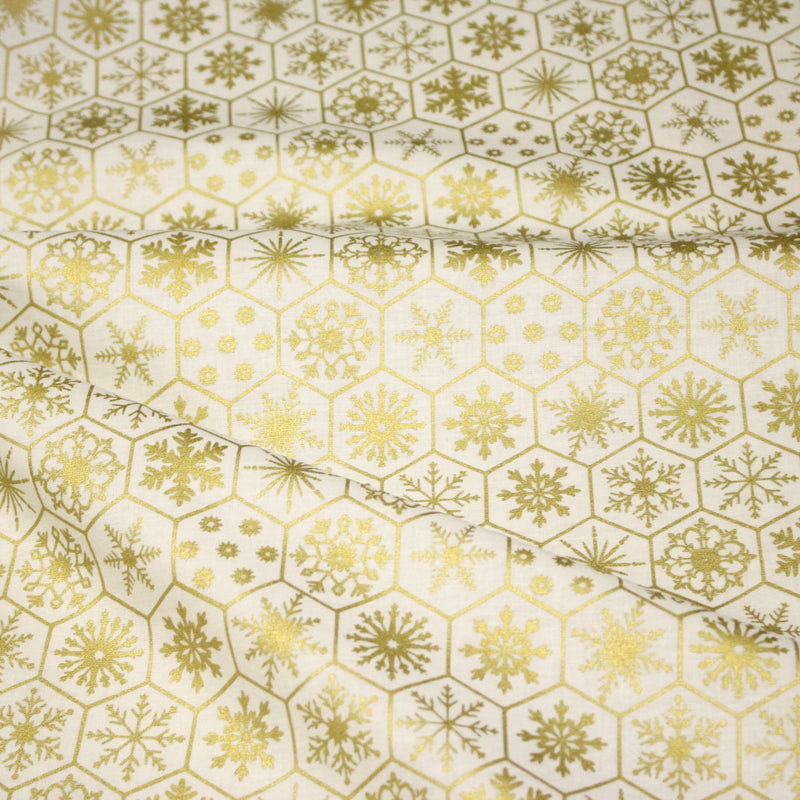 Tissu coton NOËL écru aux hexagones & étoiles des neiges dorés - OEKO - TEX - tissuspipi.com