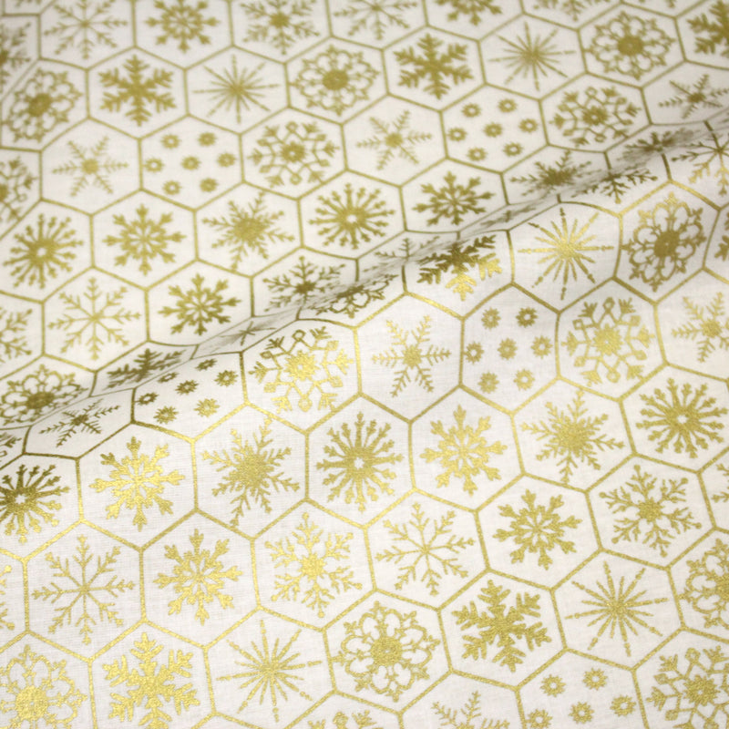 Tissu coton NOËL écru aux hexagones & étoiles des neiges dorés - OEKO - TEX - tissuspipi.com