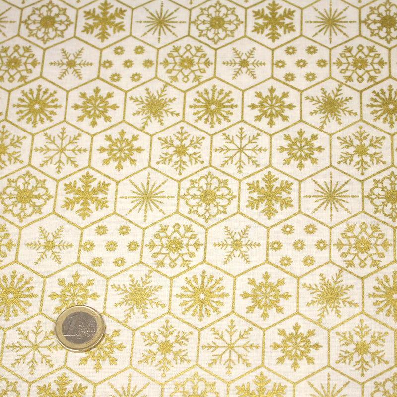 Tissu coton NOËL écru aux hexagones & étoiles des neiges dorés - OEKO - TEX - tissuspipi.com