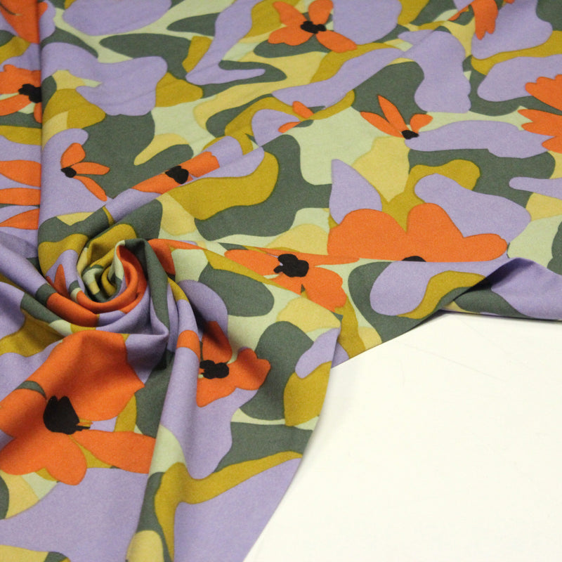 Tissu Viscose fluide AIMEE aux fleurs graphiques vertes, oranges et mauves - OEKO - TEX STANDARD 100 - tissuspipi.com