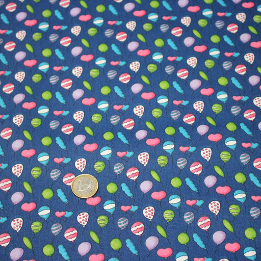 Tissu popeline coton bleu roi aux ballons de baudruches multicolores - tissuspipi.com