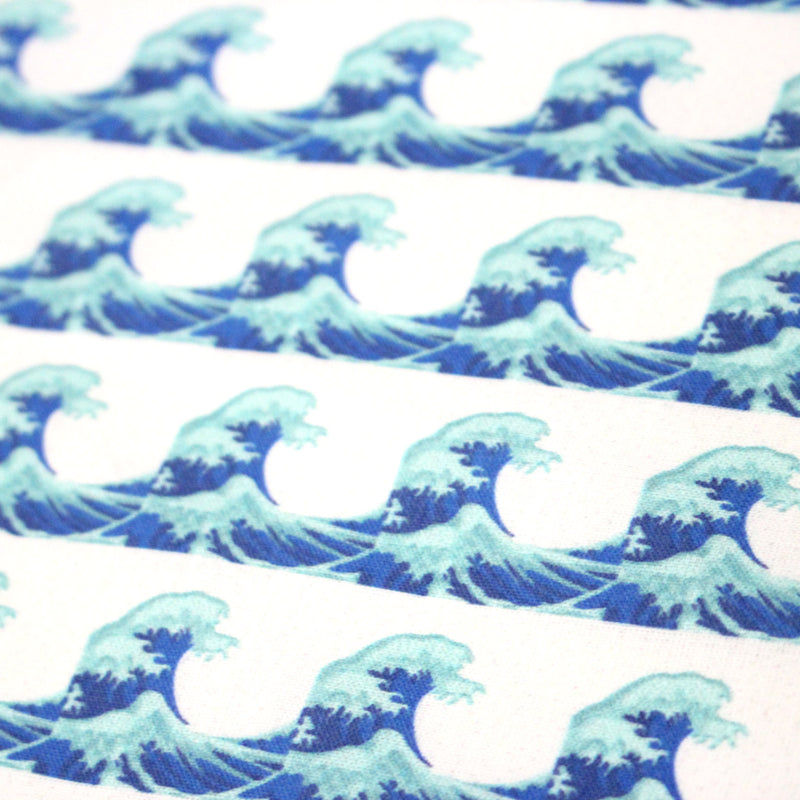 Tissu cotonnade imprimée EMOJI VAGUES HOKUSAI - OEKO - TEX STANDARD 100 - tissuspipi.com