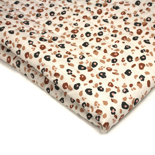 Tissu matelassé LEOPARD, écru et taches léopard noires, roses, ocres - OEKO - TEX - tissuspipi.com