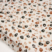 Tissu matelassé LEOPARD, écru et taches léopard noires, roses, ocres - OEKO - TEX - tissuspipi.com