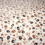 Tissu matelassé LEOPARD, écru et taches léopard noires, roses, ocres - OEKO - TEX - tissuspipi.com