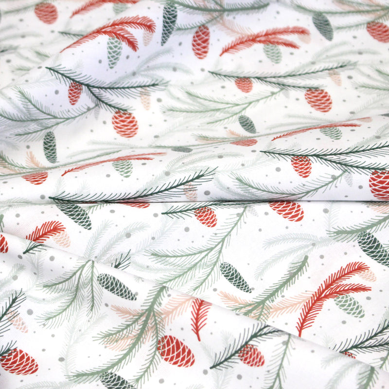 Tissu coton NOËL blanc aux branches sapins et pommes de pin rouges - OEKO - TEX - tissuspipi.com