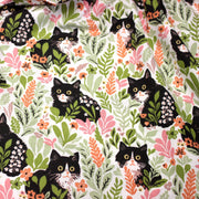 Tissu cotonnade aux chats dans les fleurs roses et vertes - OEKO - TEX STANDARD 100 - tissuspipi.com
