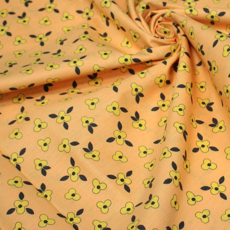 Tissu popeline coton corail aux fleurs graphiques jaunes - tissuspipi.com
