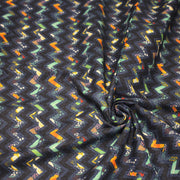 Tissu popeline coton zig zag bleu, noir et fines fleurs multicolores - tissuspipi.com