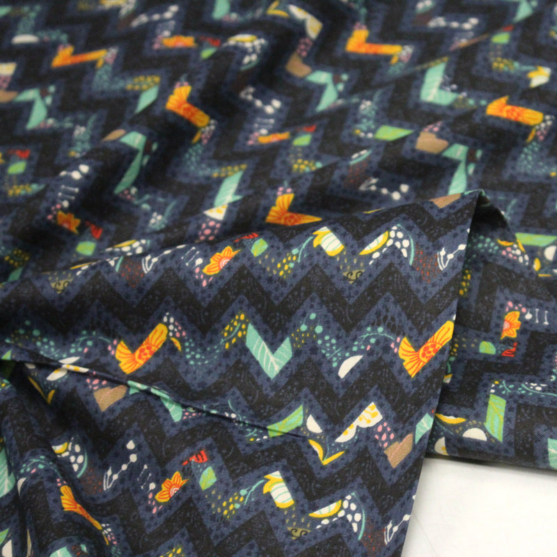Tissu popeline coton zig zag bleu, noir et fines fleurs multicolores - tissuspipi.com