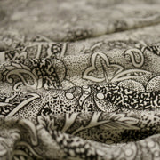 Tissu viscose fluide écru aux fleurs indiennes noires - COLLECTION KALAMKARI - tissuspipi.com