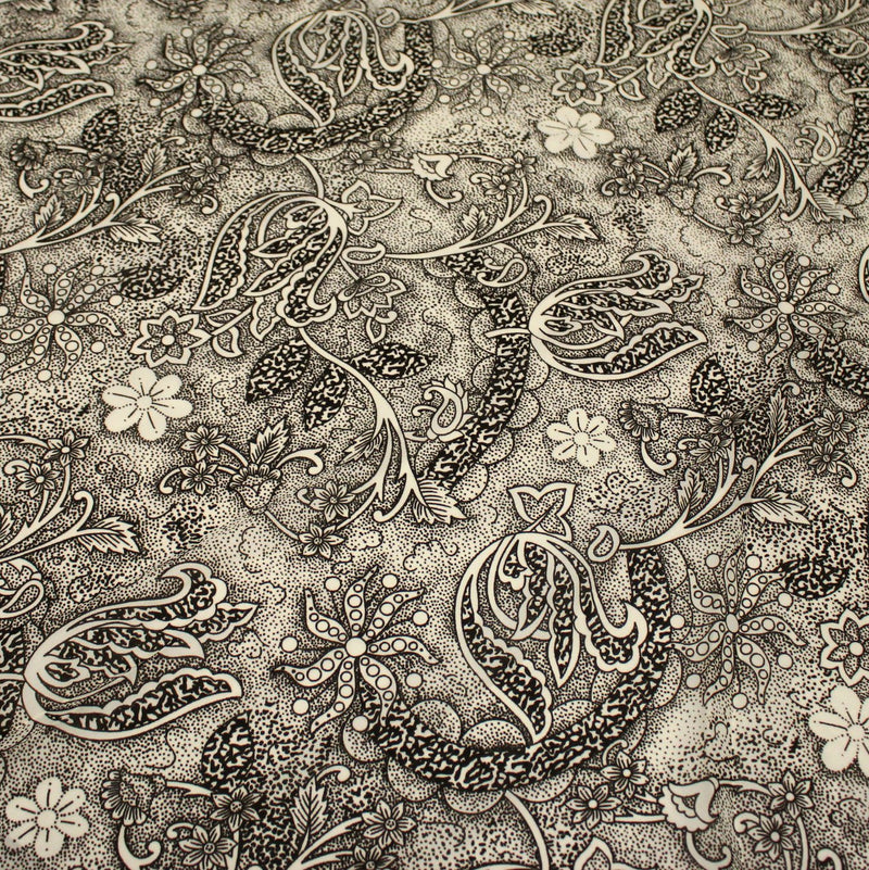 Tissu viscose fluide écru aux fleurs indiennes noires - COLLECTION KALAMKARI - tissuspipi.com