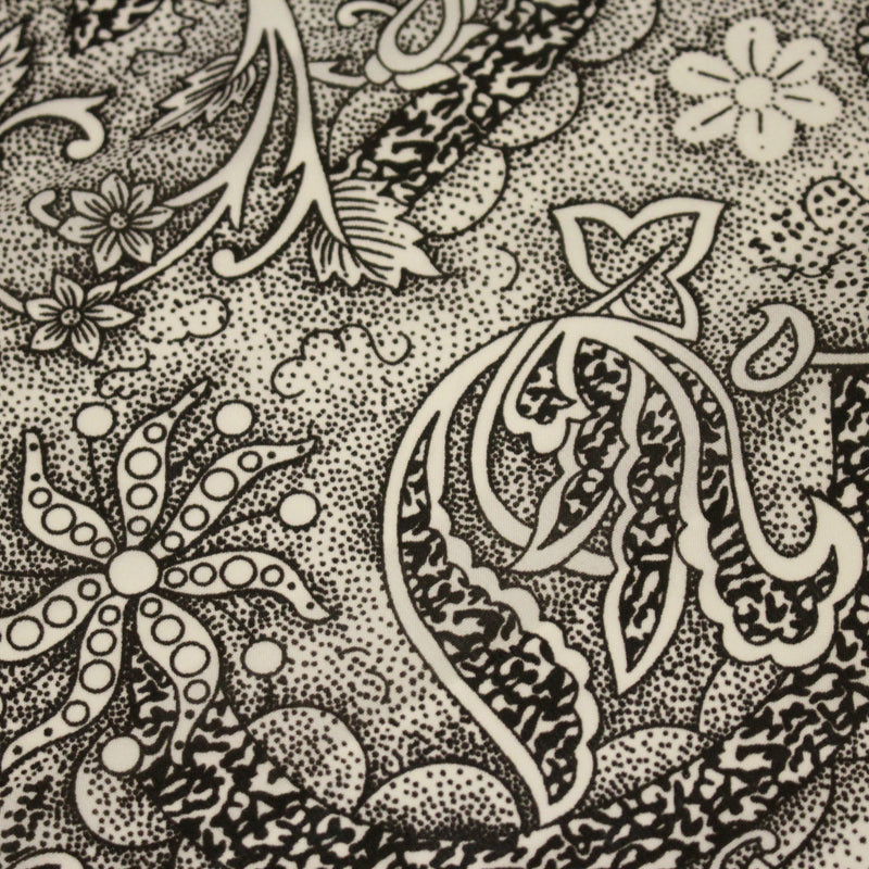 Tissu viscose fluide écru aux fleurs indiennes noires - COLLECTION KALAMKARI - tissuspipi.com