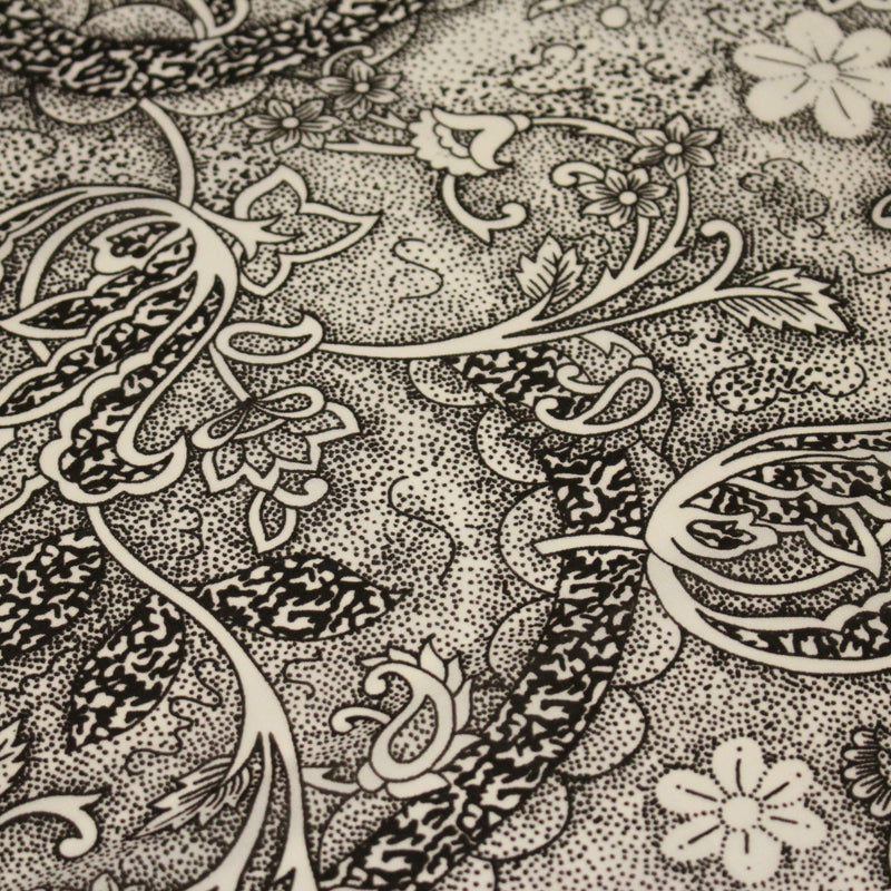 Tissu viscose fluide écru aux fleurs indiennes noires - COLLECTION KALAMKARI - tissuspipi.com