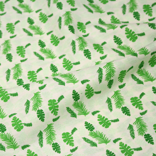 Tissu popeline coton écru aux fougères et feuilles tropicales vertes - tissuspipi.com