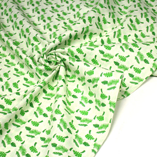 Tissu popeline coton écru aux fougères et feuilles tropicales vertes - tissuspipi.com