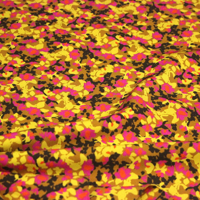 Tissu Viscose fluide MAKIA, floral jaune et rose, fond ocre - STANDARD 100 OEKO - TEX - tissuspipi.com