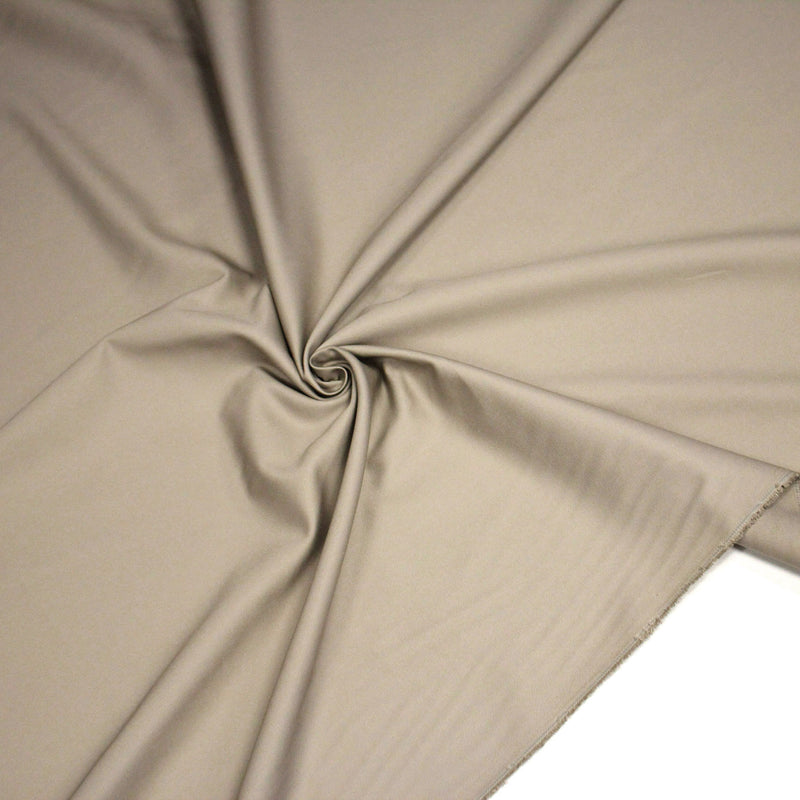 Tissu gabardine polycoton couleur beige sable trench 275gr/m2 - tissuspipi.com