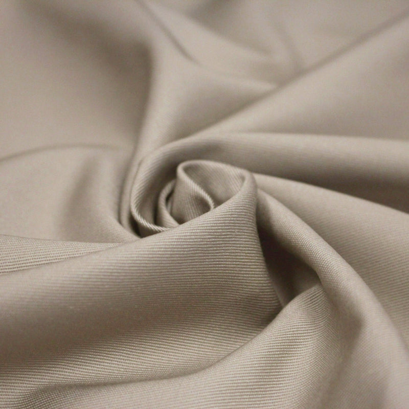 Tissu gabardine polycoton couleur beige sable trench 275gr/m2 - tissuspipi.com