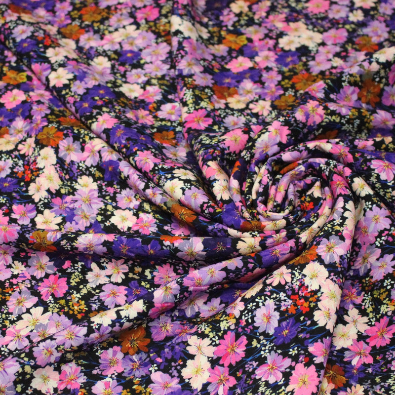 Tissu Viscose fluide ZATA floral parme et violet fond noir – STANDARD 100 OEKO - TEX - tissuspipi.com