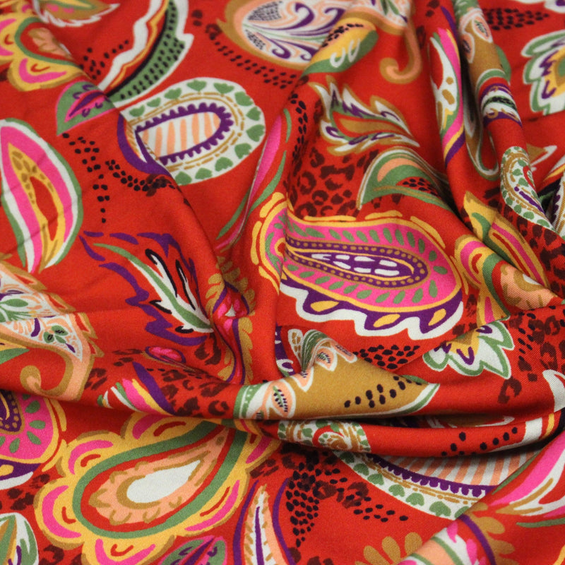 Tissu Viscose fluide ANJALI motif cachemire multicolore fond rouge – STANDARD 100 OEKO - TEX - tissuspipi.com