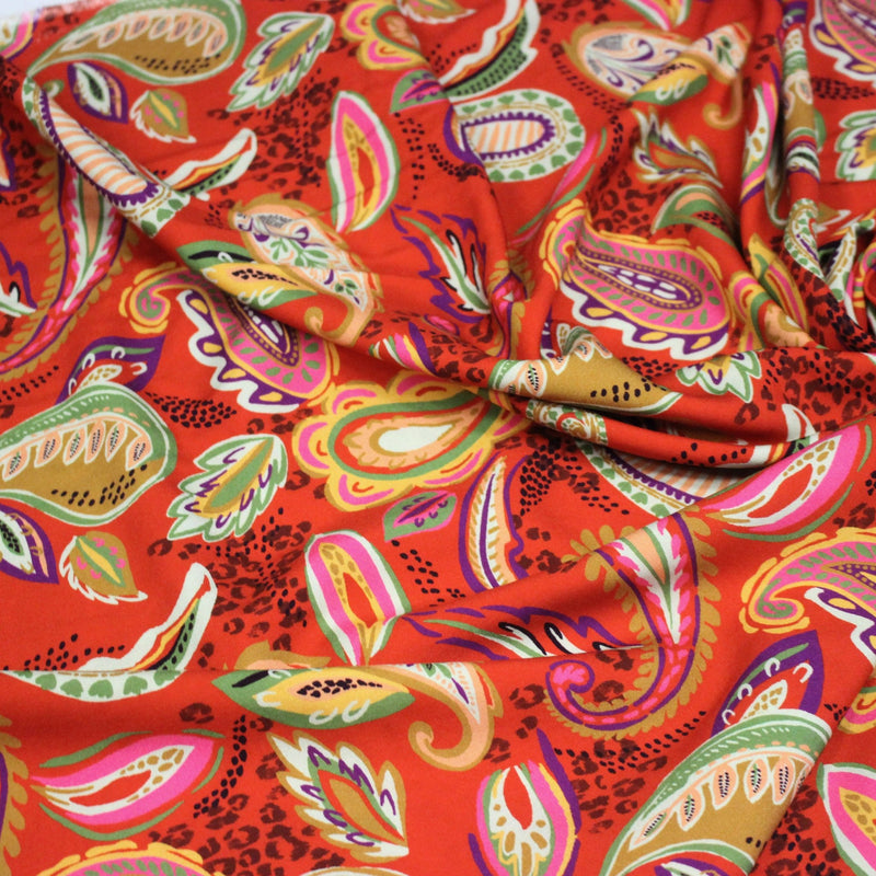 Tissu Viscose fluide ANJALI motif cachemire multicolore fond rouge – STANDARD 100 OEKO - TEX - tissuspipi.com
