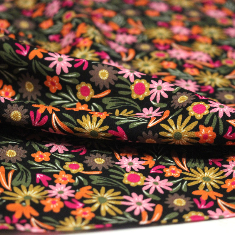 Tissu Viscose fluide JOLI petit fleuri rose ocre vert fond noir – STANDARD 100 OEKO - TEX - tissuspipi.com