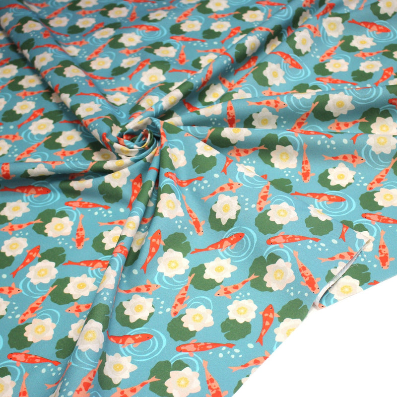 Tissu cotonnade motif japonais KOï aux poissons carpes koï & nénuphars, fond bleu d'eau - OEKO - TEX - tissuspipi.com