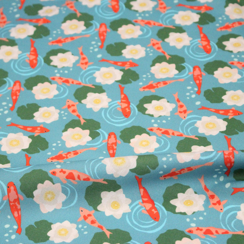 Tissu cotonnade motif japonais KOï aux poissons carpes koï & nénuphars, fond bleu d'eau - OEKO - TEX - tissuspipi.com