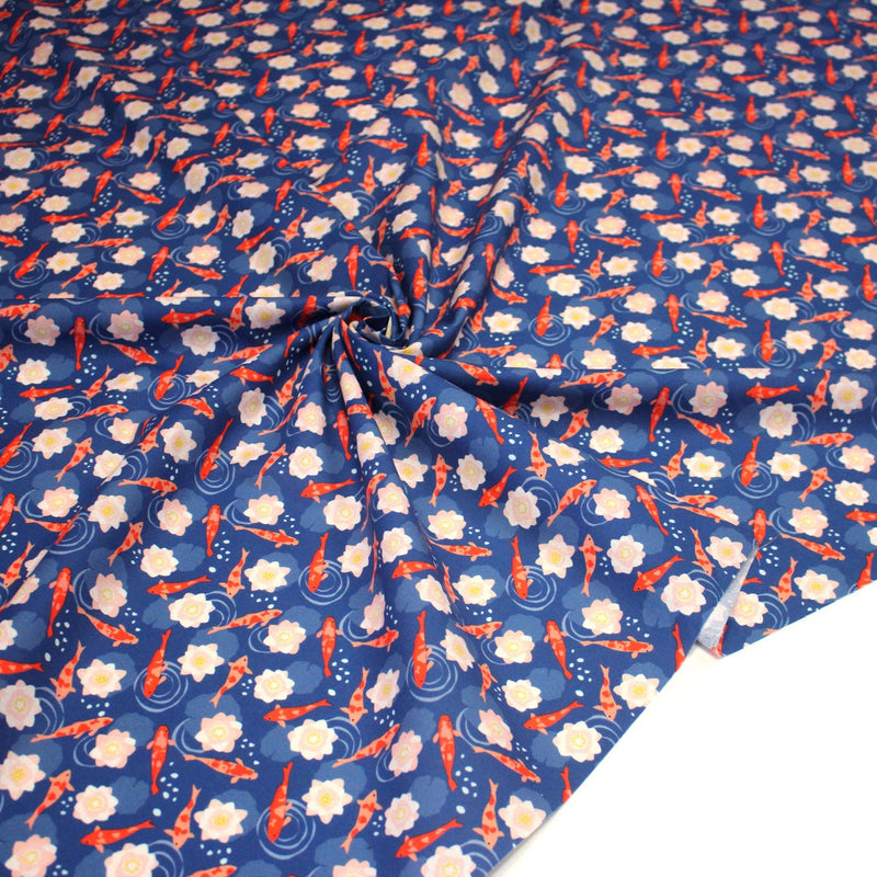 Tissu cotonnade motif japonais KOï aux poissons carpes koï & nénuphars, fond bleu roi - OEKO - TEX - tissuspipi.com