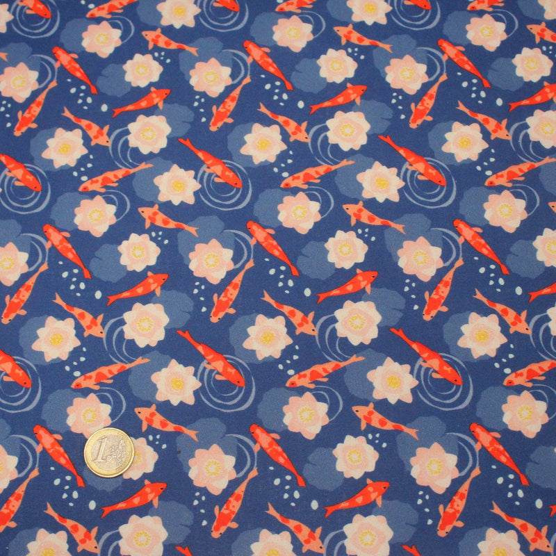 Tissu cotonnade motif japonais KOï aux poissons carpes koï & nénuphars, fond bleu roi - OEKO - TEX - tissuspipi.com